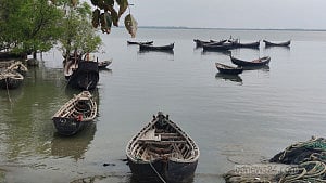বঙ্গোপসাগর থেকে আরও ৫ জেলেকে ধরে নিয়ে যাওয়ার খবর