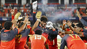 তিলাক ভার্মা ৫৬ বলে ১৩৬, দলের জয় ২৫৯ রান তাড়ায়