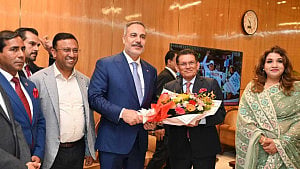 তিন দিনের সফরে ঢাকায় তুরস্কের পররাষ্ট্রমন্ত্রী