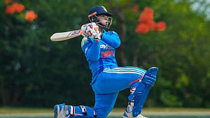 জাতীয় দলে থেকেও আলাদা ড্রেসিংরুম ব্যবহার করতে হবে সুরিয়াভানশিকে