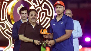 আইপিএলে ইতিহাস গড়া ক্রিকেটারের কাছে প্রশ্ন, ‘প্রতিদিন কতটুকু দুধ পান করেন?’