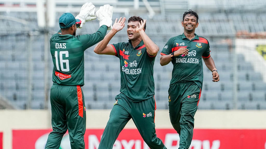 বিশ্ব চ্যাম্পিয়নদের আবার হারিয়ে ঐতিহাসিক সিরিজ জয়