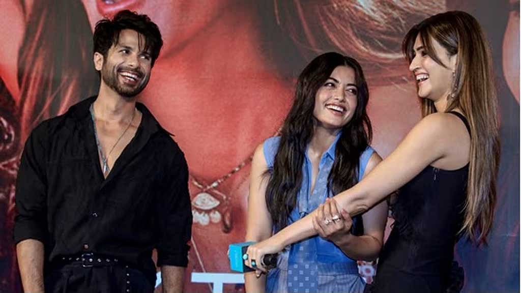 'ককটেল ২' সিনেমার অভিনয়শিল্পীরা। 