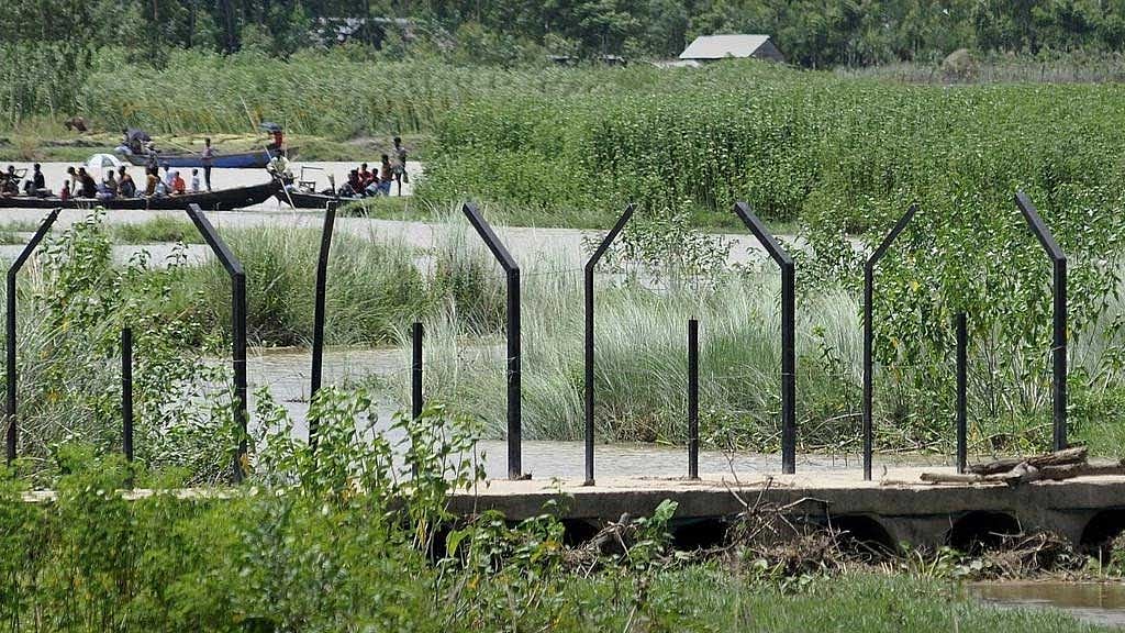 বাংলাদেশ সীমান্তে কাঁটাতারের বেড়া দেওয়া নিয়ে মেঘালয়ের গ্রামে বিক্