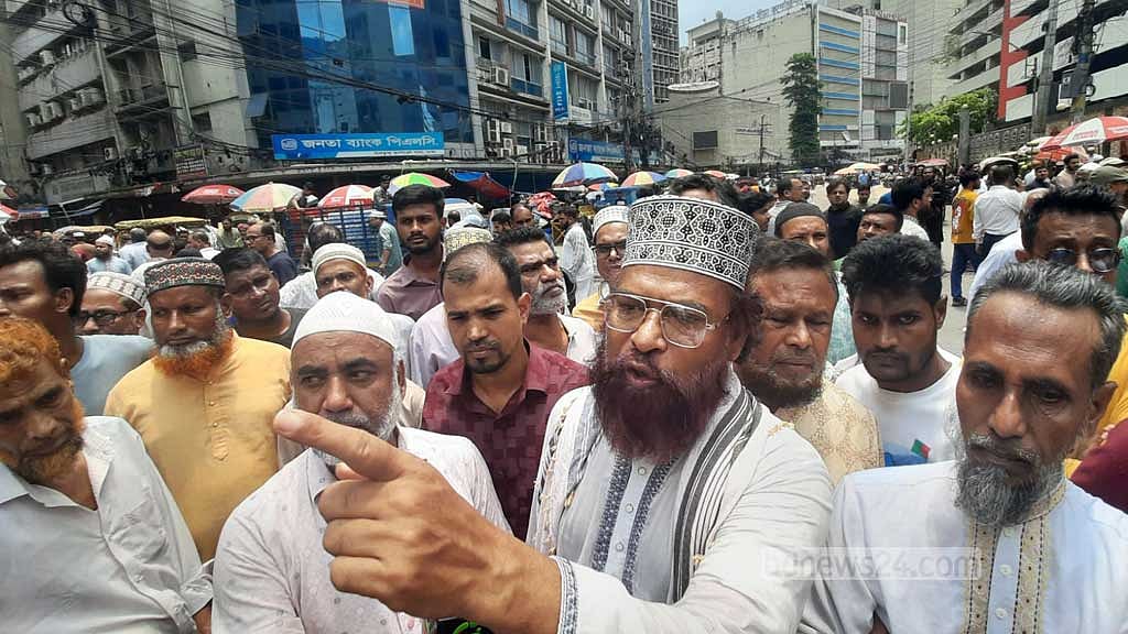 সমাবেশে বক্তব্য দেন সচেতন গ্রাহক ফোরামের সদস্য খন্দকার মাহবুবুল হক 