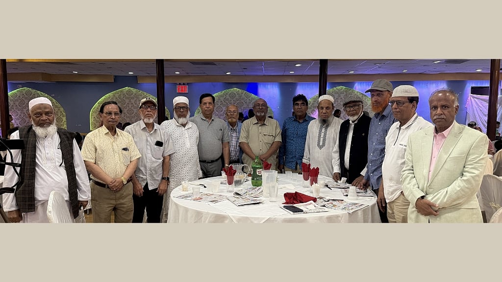 উৎসবে উপস্থিত মুক্তিযোদ্ধারা।
