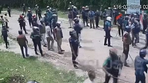 আবু সাঈদকে হত্যার স্থানে উপস্থিত এক পুলিশ কর্মকর্তাকে অন্য মামলায় গ্রেপ্তারের উদ্যোগ