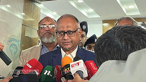 দুদক চেয়ারম্যান ও দুই কমিশনারের পদত্যাগপত্র গৃহীত