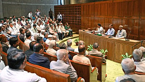 সরকারি দলের সংসদীয় বৈঠক: ‘জবাবদিহি করতে হবে’ মন্ত্রীদের, আলোচনায় জ্বালানি পরিস্থিতি