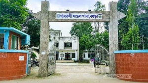 বগুড়ায় গোঙানির শব্দ শুনে ঘরে ঢুকে দেখেন স্ত্রীর গলা কাটা লাশ