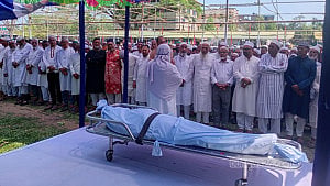 চাঁদপুরে মসজিদের পাশে সমাহিত হলেন সাবেক এমপি ফজলুল হক