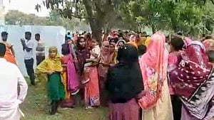 চাঁপাইনবাবগঞ্জ টয়লেটের ট্যাংকে গৃহবধূর লাশ, আটক স্বামী
