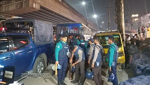 ব্যবসায়ীর বাসায় গুলি: ‘ব্যর্থতা মেনে নিয়ে’ অভিযানে পুলিশ