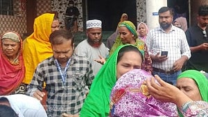 আলমডাঙ্গায় ফুয়েল কার্ড নিতে গিয়ে অসুস্থ হয়ে এনজিও কর্মীর মৃত্যু