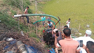 ফসলি জমির মাটি লুট: কুমিল্লায় ১৫ ড্রেজার ও তিন হাজার ফুট পাইপ ধ্বংস