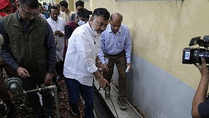 পাঁচ শতাধিক শিক্ষা প্রতিষ্ঠানে ‘মশক নিধন’ অভিযান শুরু ঢাকা উত্তর সিটির