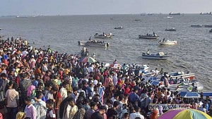 পতেঙ্গা সৈকতে ঈদ উদযাপন
