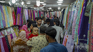 গাউছিয়া ও নিউ মার্কেটে ক্রেতাদের ভিড়