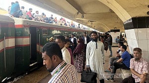 Massive crowd at Kamalapur Station
