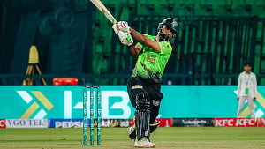বল টেম্পারিংয়ের দায়ে নিষেধাজ্ঞার মুখে ফাখার জামান
