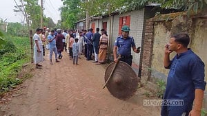 ফরিদপুরে ঈদের নামাজ শেষে দুপক্ষের সংঘর্ষে আহত ১০