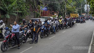 ফিলিং স্টেশনে ভোগান্তি
