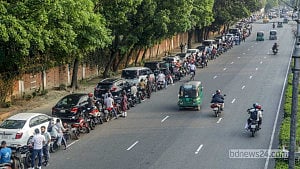 জ্বালানি তেল সংকটের পেছনে কি শুধুই প্যানিক বায়িং?