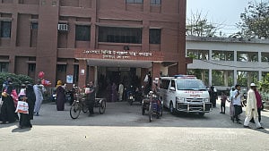 উপজেলা স্বাস্থ্য কমপ্লেক্সে গজ, ব্যান্ডেজ, সিরিঞ্জ কেনার টাকাও নেই: সংসদে স্বাস্থ্যমন্ত্রী