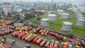 পাম্পে তেলের বাড়তি চাহিদার প্রভাব ডিপোতে