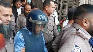 কাজী জাফর উল্যাহকে গ্রেপ্তার দেখানো হল দুর্নীতির মামলায়
