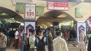 সান্তাহারের দুর্ঘটনায় ঢাকায় দুর্ভোগ ২ ট্রেনের যাত্রীদের