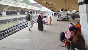 Trains leave Kamalapur with empty seats on Eid eve