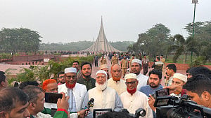 স্বাধীনতা দিবসে স্মৃতিসৌধে বিরোধীদলীয় নেতার শ্রদ্ধা