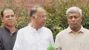 Govt plays down fuel shortage fears