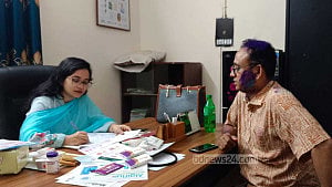 bdnews24.com correspondent attacked on stage in Moulvibazar