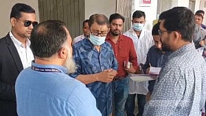 Minister finds half the doctors absent at Narsingdi hospital