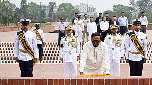 জাতীয় স্মৃতিসৌধে স্পিকার, ডেপুটি স্পিকারের শ্রদ্ধা