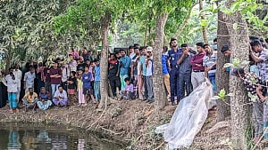 নোয়াখালীতে নিখোঁজ শ্রমিকের লাশ মিলল ভাটার পাশের ডোবায়