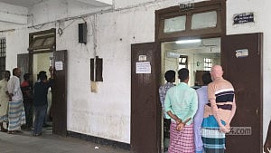 নোয়াখালীতে স্ত্রী হত্যায় স্বামীর যাবজ্জীবন, ধর্ষণ চেষ্টায় যুবকের কারাদণ্ড