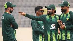 বাংলাদেশে রিজওয়ান-সালমানদের ব্যাটিং দেখে খুব বিরক্ত কামরান