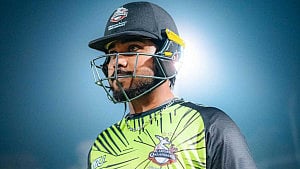 পিএসএল অভিষেকে ব্যর্থ পারভেজ