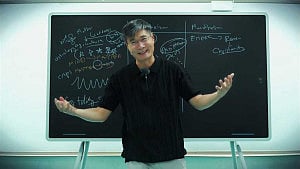 Jiang Xueqin warns of Western democratic, economic collapse