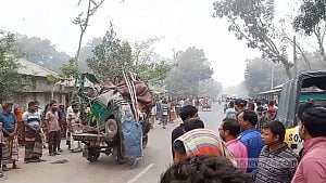3 die in Rajshahi road crash