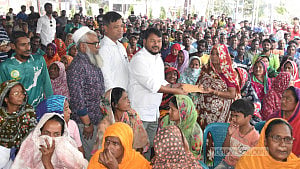 Over 1,200 Rajshahi cleaners receive PM’s Eid gift