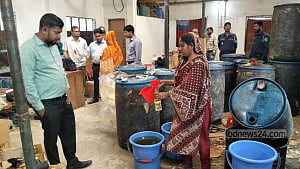 সাভারে ভেজাল সয়াবিন তেল তৈরির কারখানার সন্ধান, সিলগালা