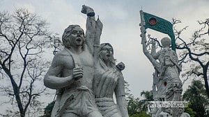 বেহাল মুক্তিযুদ্ধের ভাস্কর্য