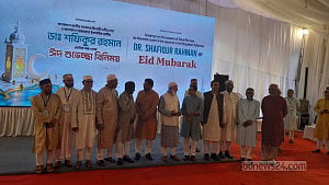 Opposition leader greets Eid guests at Minto Road