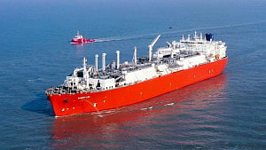 Ships clearing Hormuz strait before war reach Ctg