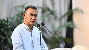 PM talks of cooperation at iftar with diplomats