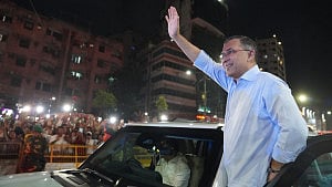 Tarique visits BNP HQ as PM